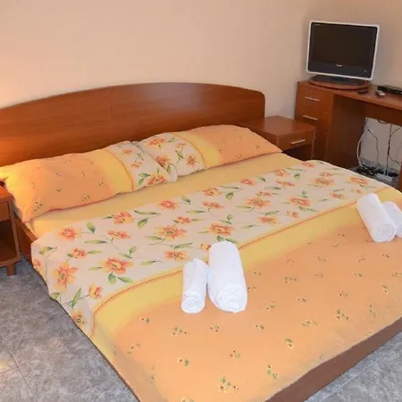 Apartments Barisic Hrvatskih Zrtava 404 Seget Vranjica Trogir Exterior foto