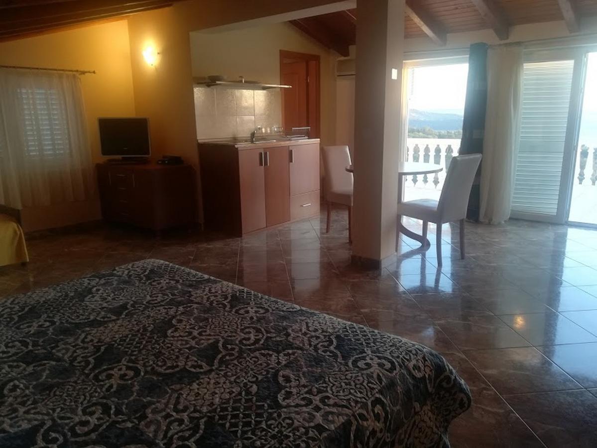 Barisic Hrvatskih Zrtava 404 Seget Vranjica * Trogir